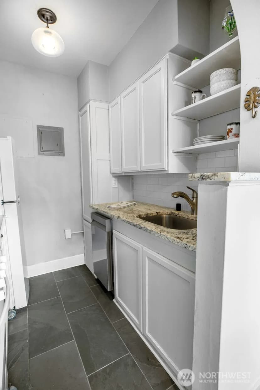 Property photo for 1605 E Olive Street #208, Seattle photo 7