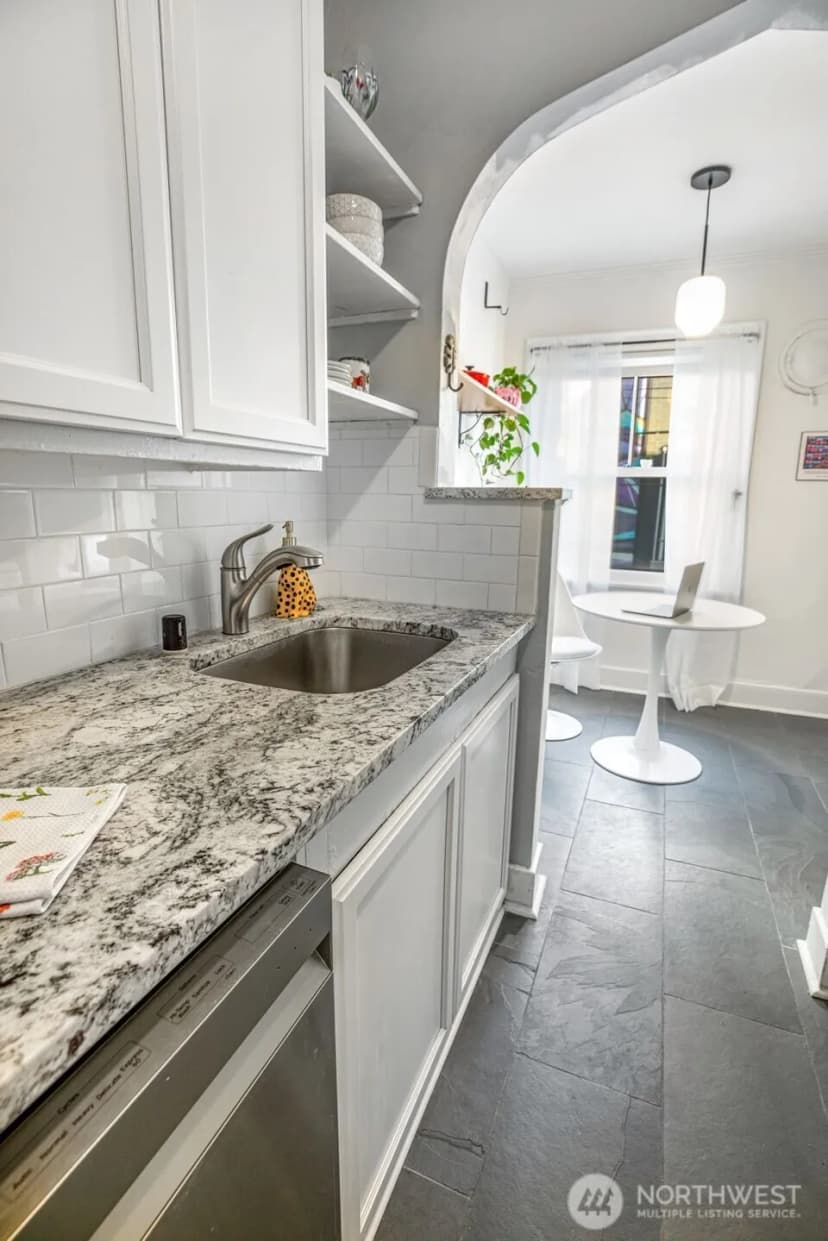Property photo for 1605 E Olive Street #208, Seattle photo 12