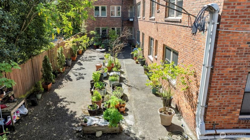Property photo for 1605 E Olive Street #208, Seattle photo 28