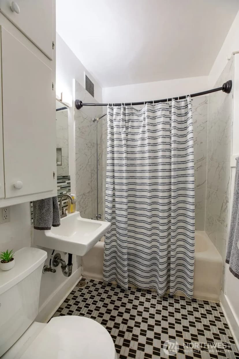 Property photo for 1605 E Olive Street #208, Seattle photo 17