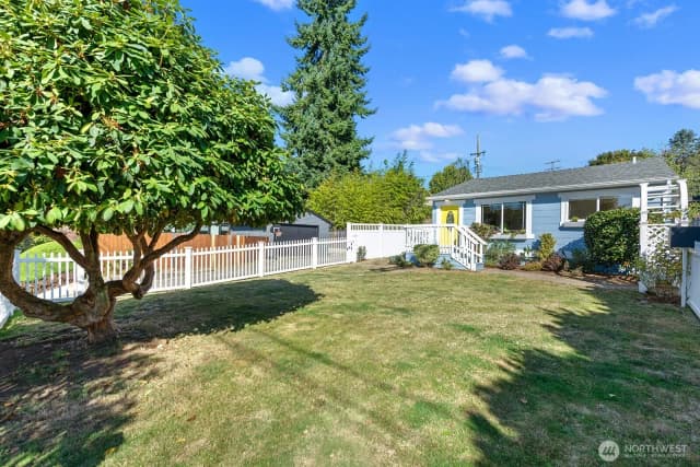 Property photo for 3610 Sw Kenyon Street, Seattle photo 2