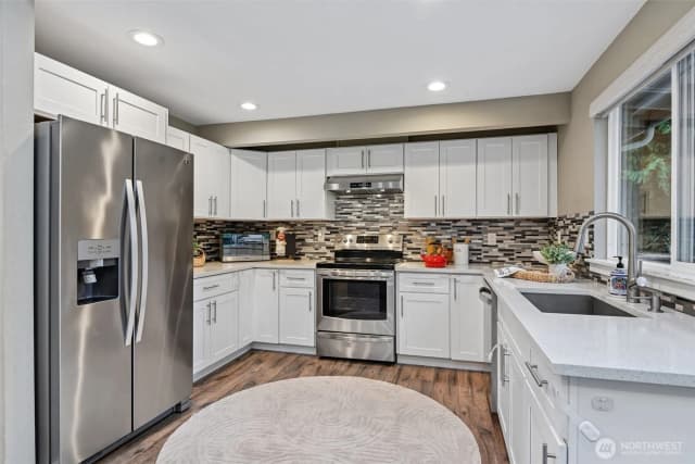 Property photo for 16217 Se 42nd Place, Bellevue photo 5