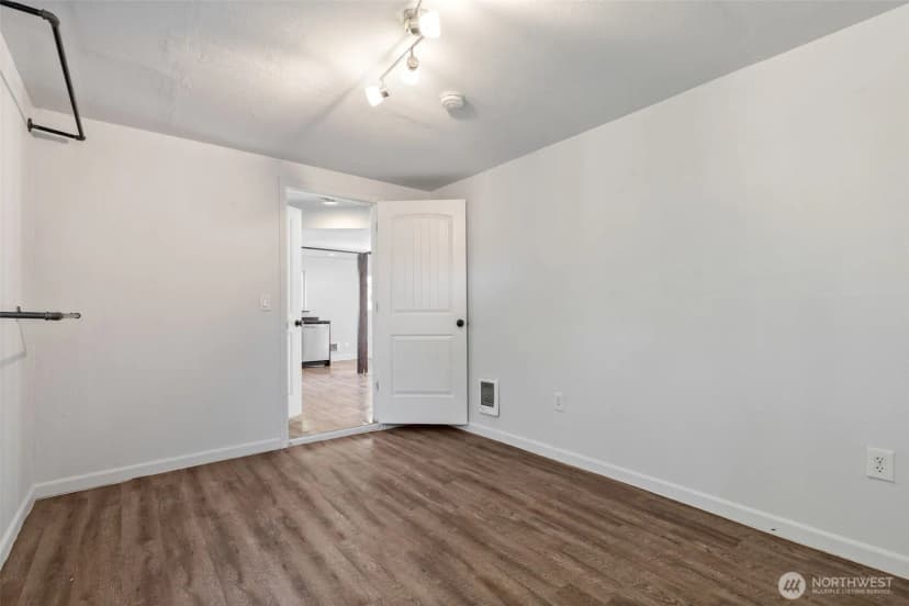 Property photo for 13222 37th Avenue S, Tukwila photo 29