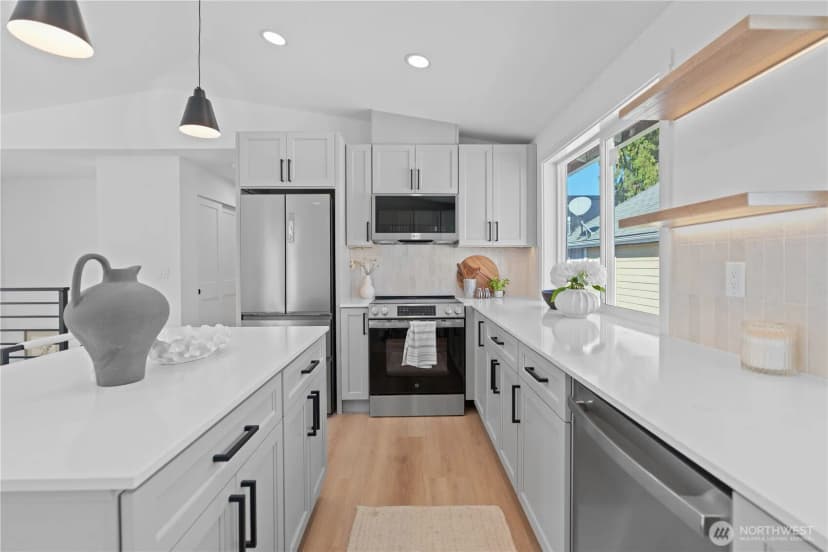 Property photo for 1718 25th Avenue S, Seattle photo 12