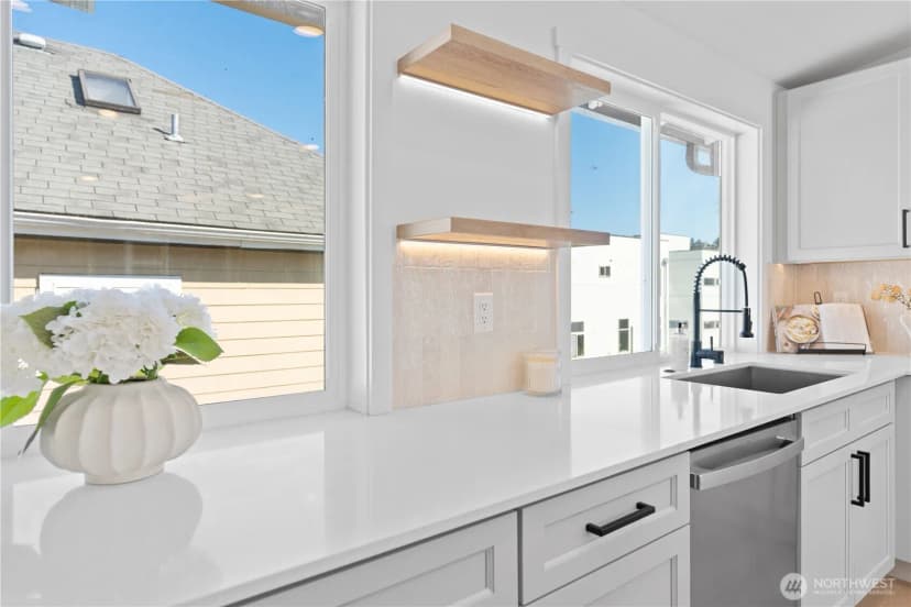 Property photo for 1718 25th Avenue S, Seattle photo 14