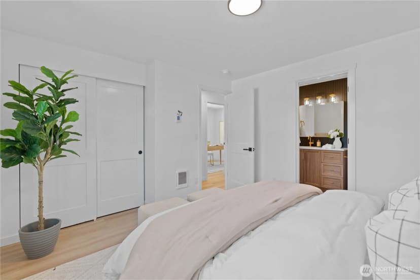Property photo for 1718 25th Avenue S, Seattle photo 18