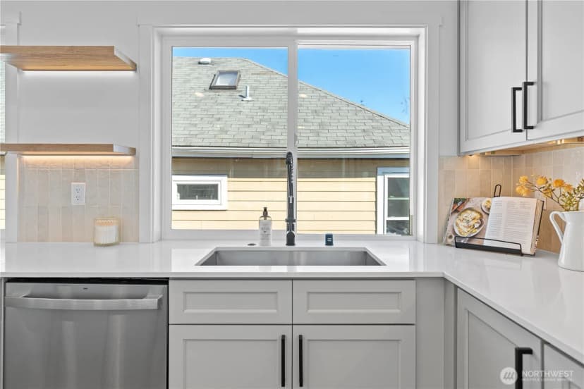 Property photo for 1718 25th Avenue S, Seattle photo 13