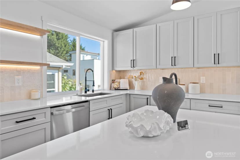 Property photo for 1718 25th Avenue S, Seattle photo 15