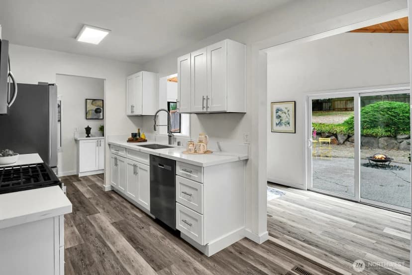 Property photo for 1321 N Skyline Drive, Tacoma photo 8