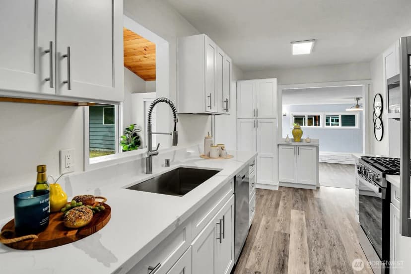 Property photo for 1321 N Skyline Drive, Tacoma photo 7