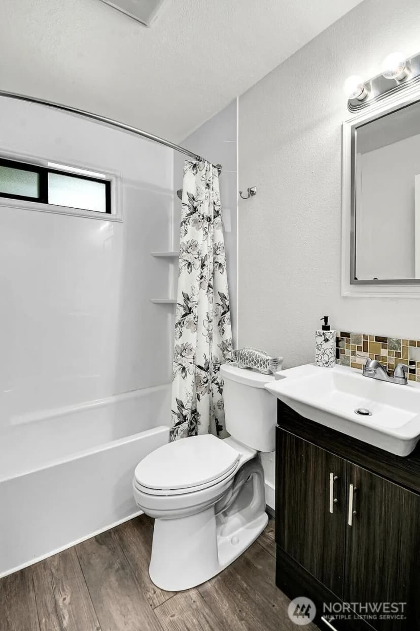 Property photo for 1321 N Skyline Drive, Tacoma photo 10