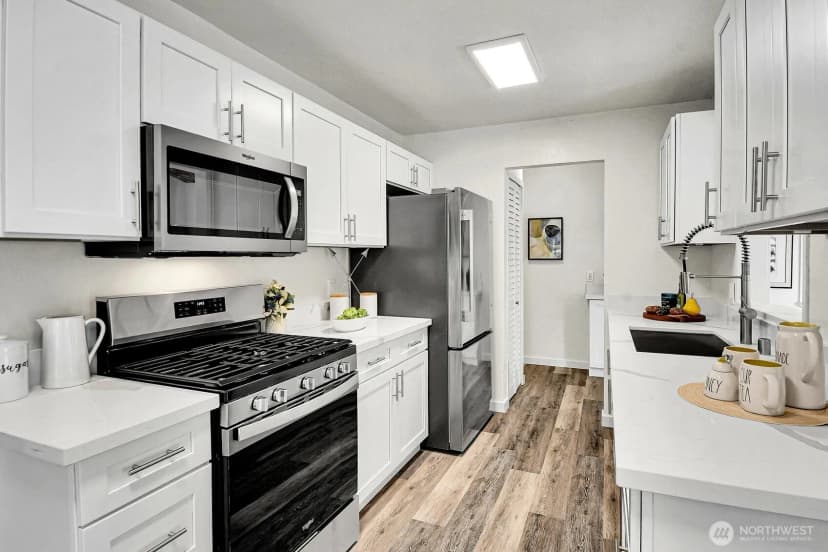 Property photo for 1321 N Skyline Drive, Tacoma photo 6