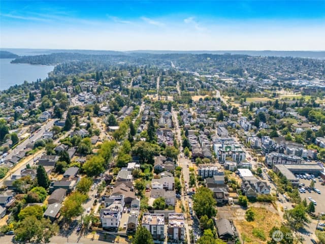 Property photo for 810 29th Avenue S, Seattle photo 5