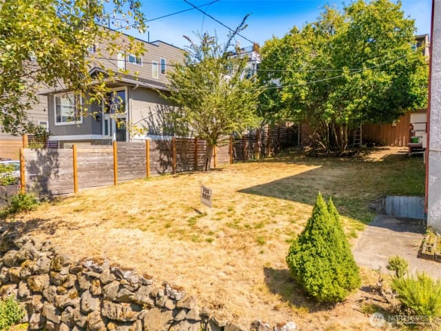Property photo for 810 29th Avenue S, Seattle photo 2