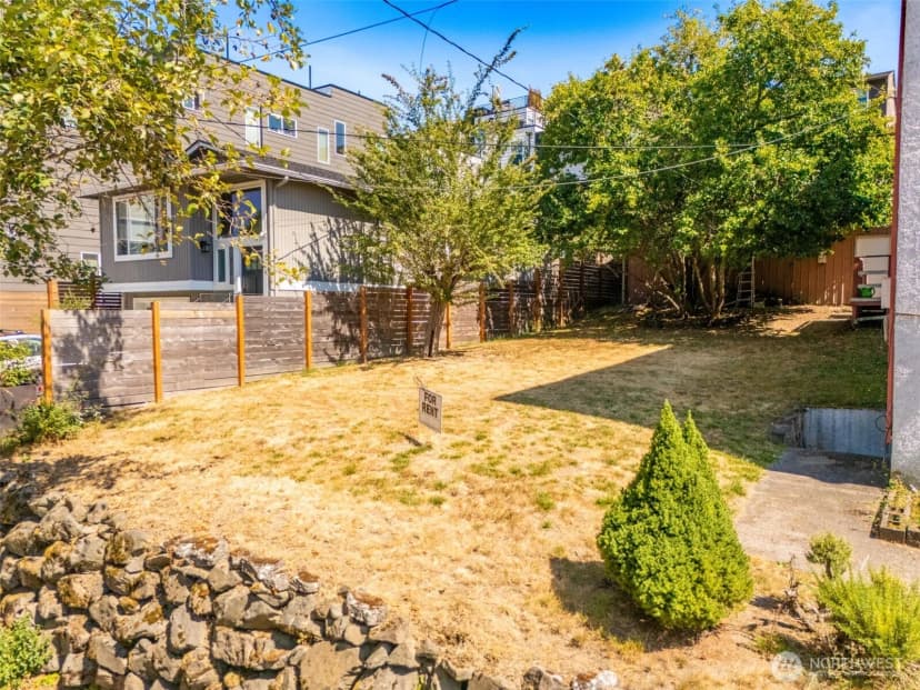 Property photo for 810 29th Avenue S, Seattle photo 2