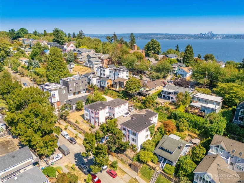 Property photo for 810 29th Avenue S, Seattle photo 4