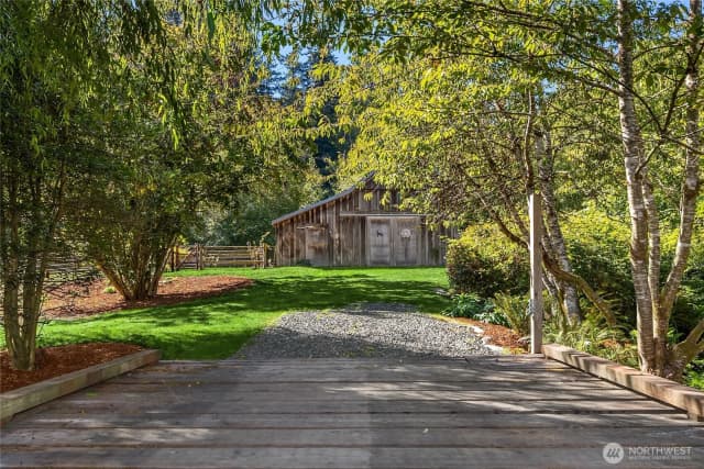 Property photo for 7183 Ne Eagle Harbor Drive Ne, Bainbridge Island photo 2