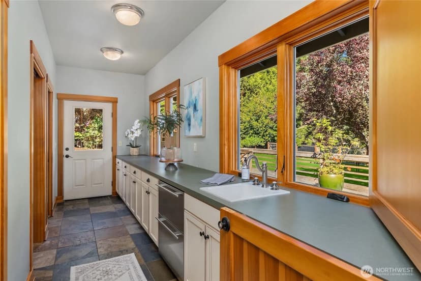 Property photo for 7183 Ne Eagle Harbor Drive Ne, Bainbridge Island photo 17