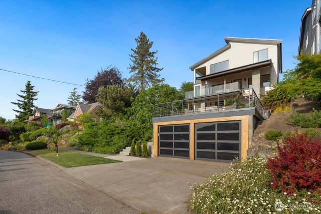 Property photo for 7602 44th Avenue Sw, Seattle photo 2