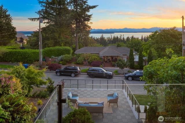 Property photo for 7602 44th Avenue Sw, Seattle photo 4