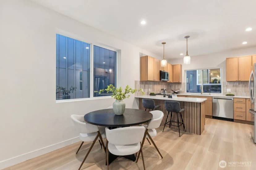 Property photo for 13321 Third Avenue Ne #d, Seattle photo 13