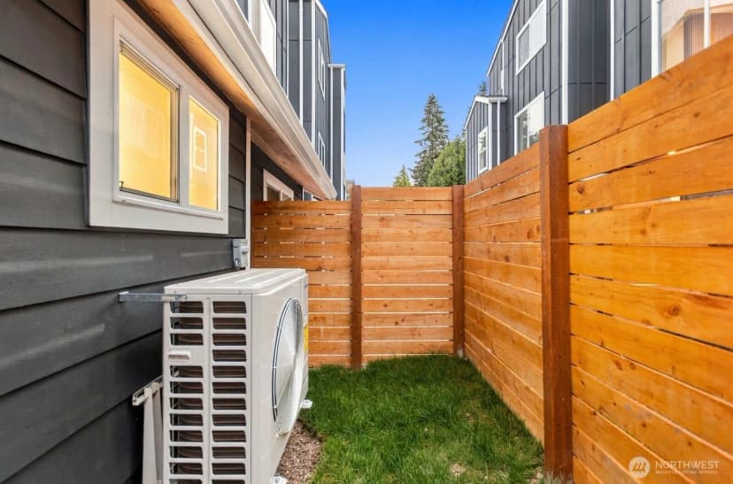 Property photo for 13321 Third Avenue Ne #d, Seattle photo 33