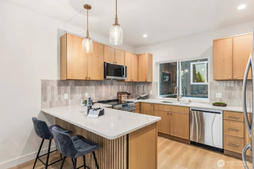 Property photo for 13321 Third Avenue Ne #d, Seattle photo 18