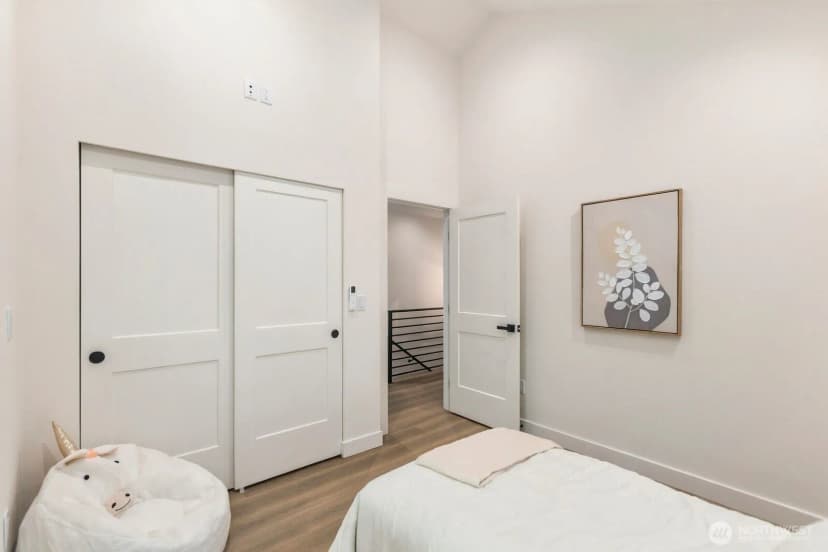 Property photo for 13321 Third Avenue Ne #d, Seattle photo 22