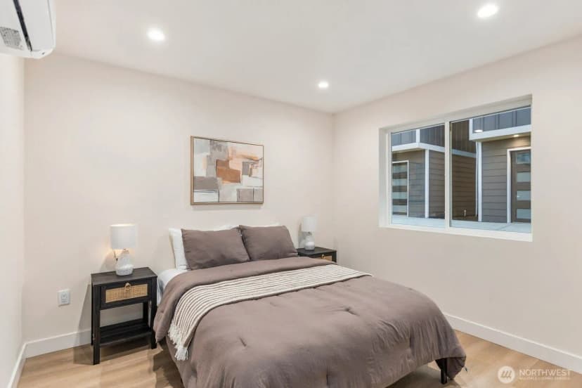 Property photo for 13321 Third Avenue Ne #d, Seattle photo 5