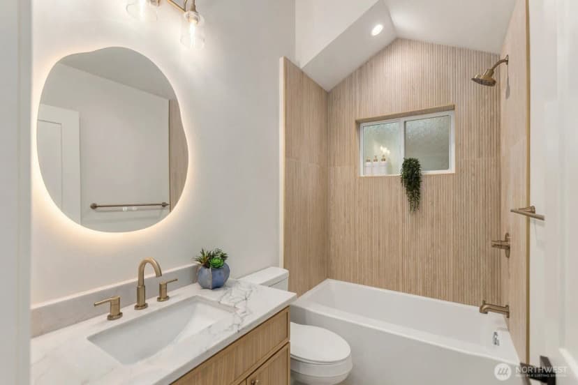 Property photo for 13321 Third Avenue Ne #d, Seattle photo 23
