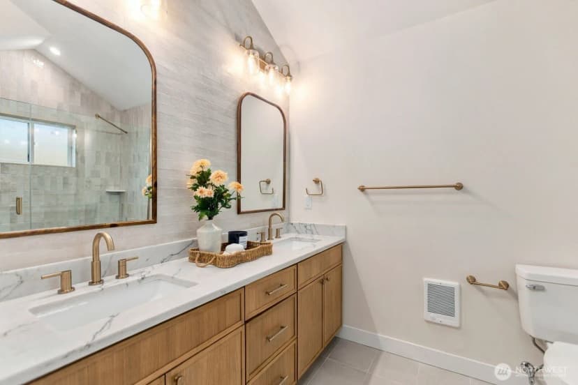 Property photo for 13321 Third Avenue Ne #d, Seattle photo 28