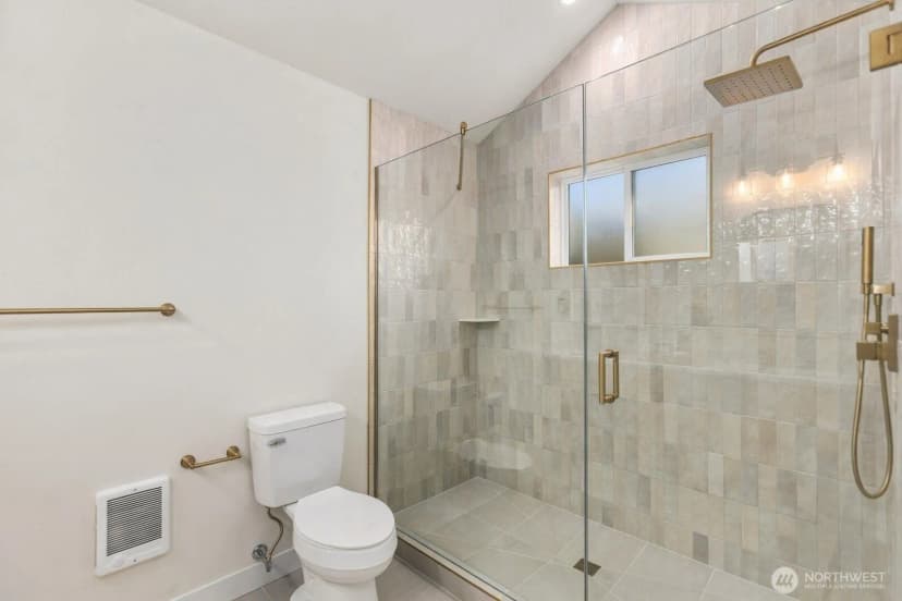 Property photo for 13321 Third Avenue Ne #d, Seattle photo 29