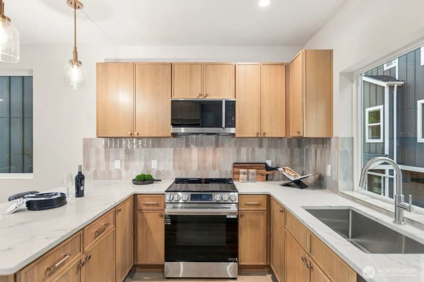Property photo for 13321 Third Avenue Ne #d, Seattle photo 19