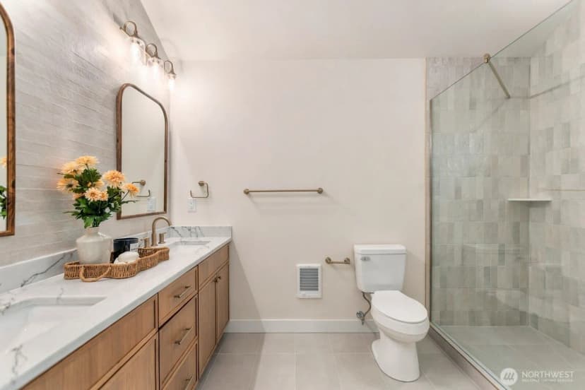 Property photo for 13321 Third Avenue Ne #d, Seattle photo 27