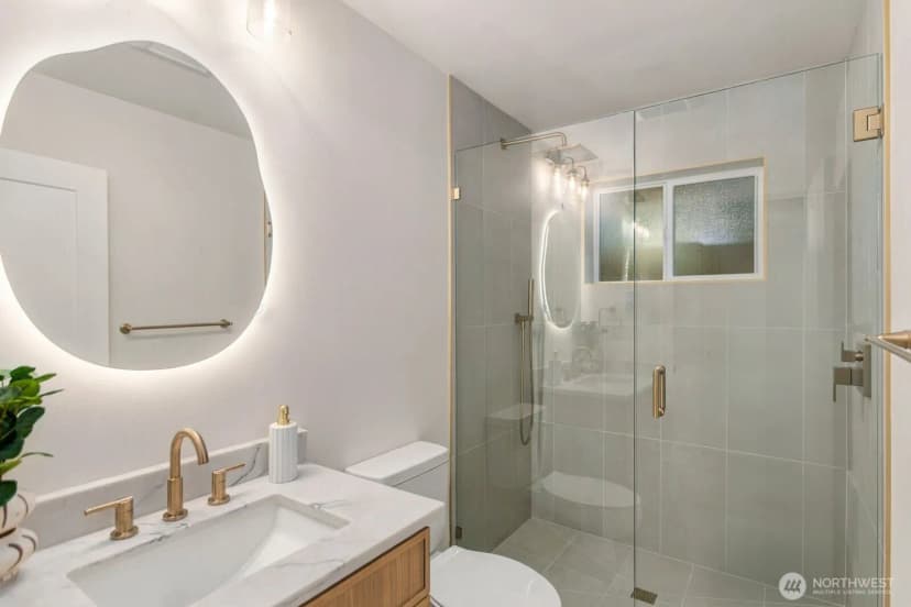 Property photo for 13321 Third Avenue Ne #d, Seattle photo 7