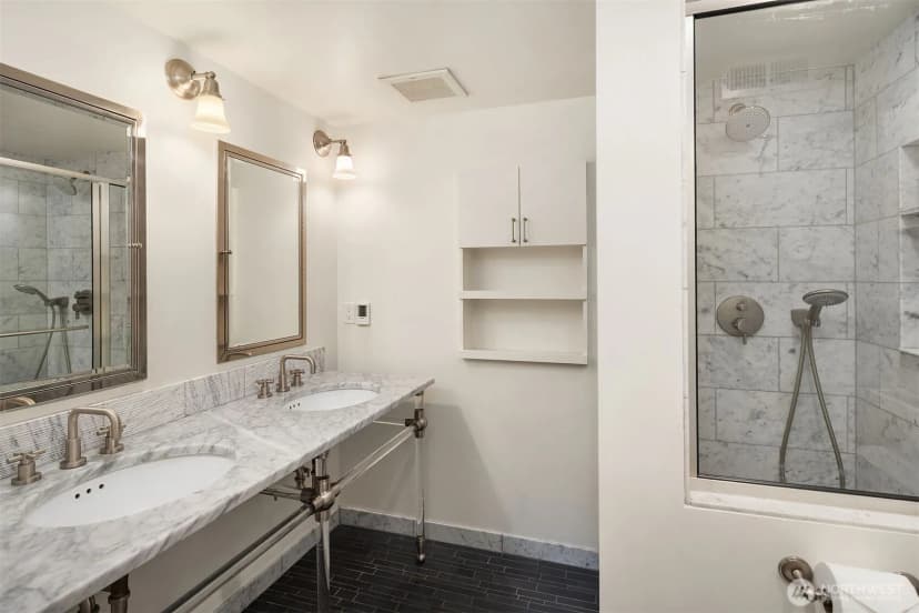 Property photo for 9411 Ne 14th Street, Clyde Hill photo 30