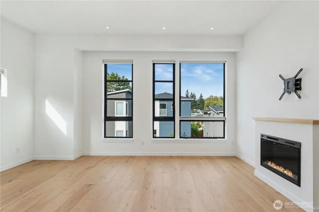 Property photo for 2609 31st Avenue W #a, Seattle photo 4