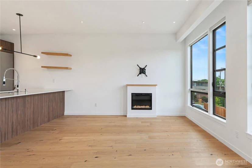 Property photo for 2609 31st Avenue W #a, Seattle photo 3
