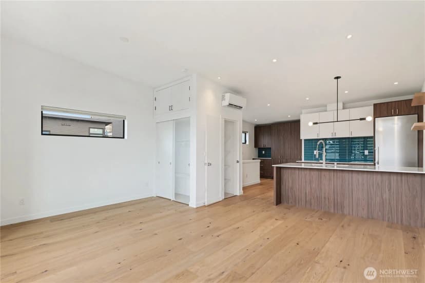 Property photo for 2609 31st Avenue W #b, Seattle photo 10