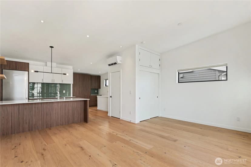 Property photo for 2609 31st Avenue W #b, Seattle photo 11