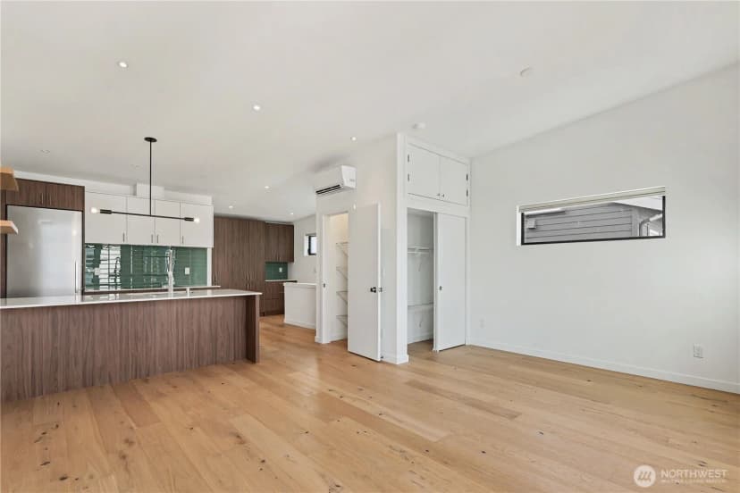 Property photo for 2609 31st Avenue W #b, Seattle photo 12