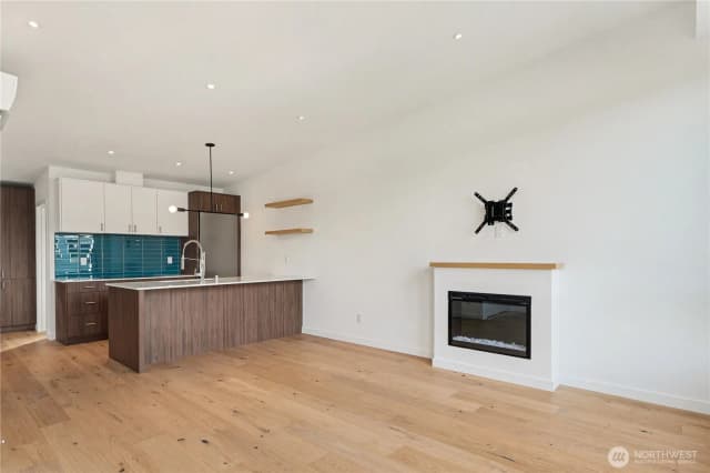 Property photo for 2609 31st Avenue W #b, Seattle photo 5
