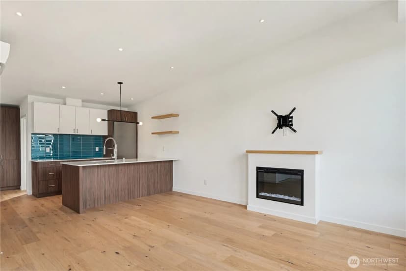 Property photo for 2609 31st Avenue W #b, Seattle photo 5