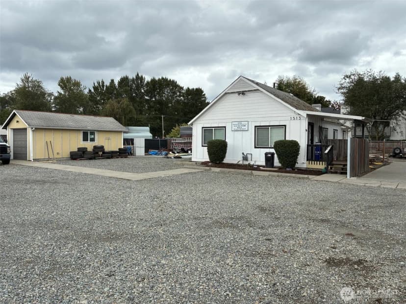 Property photo for 1513 Nw 18th St, Puyallup photo 3