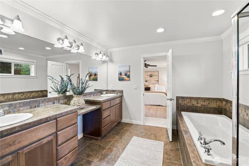 Property photo for 2103 Ne 177th Street, Shoreline photo 21