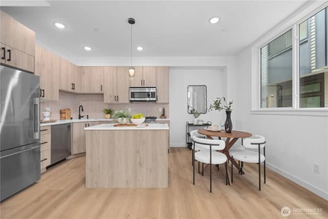 Property photo for 6538 B Latona Avenue Ne, Seattle photo 4