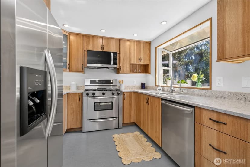 Property photo for 6 156th Place Sw, Bothell photo 14