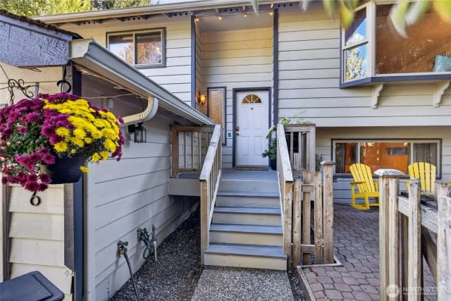 Property photo for 6 156th Place Sw, Bothell photo 2