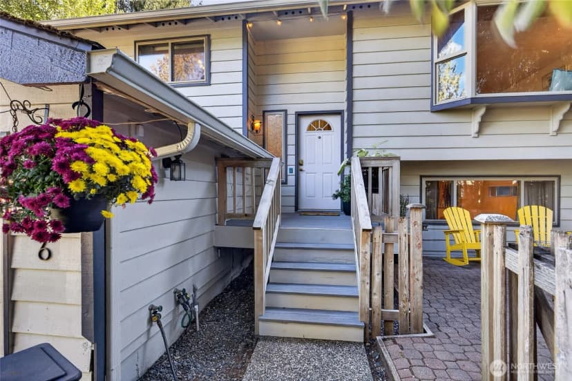 Property photo for 6 156th Place Sw, Bothell photo 2