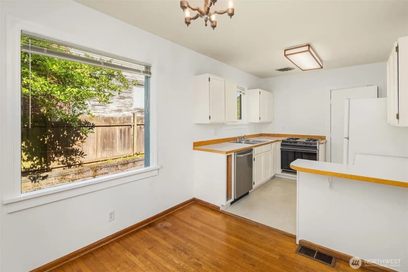 Property photo for 3838 38th Avenue S, Seattle photo 7